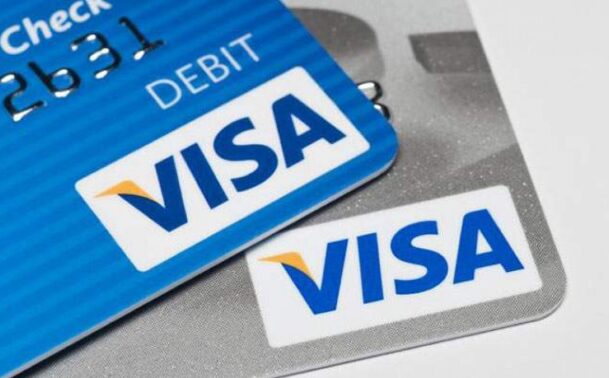 Có nên rút tiền mặt từ thẻ visa không?