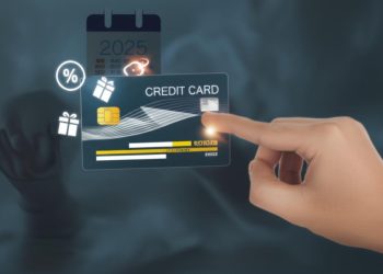 Ưu đãi đáo hạn thẻ tín dụng 2025, hoàn tiền, giảm phí.